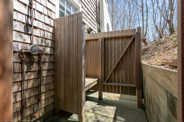 29.5 Union Street – Outdoor shower